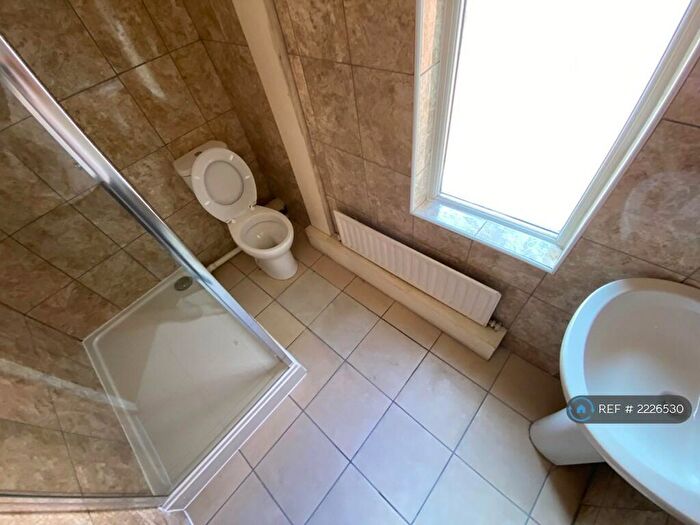 3 Bedroom Semi-Detached House To Rent In Broadlands Road, Southampton, SO17