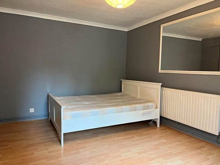 1 Bedroom Flat To Rent In Mullet Gardens, London, E2