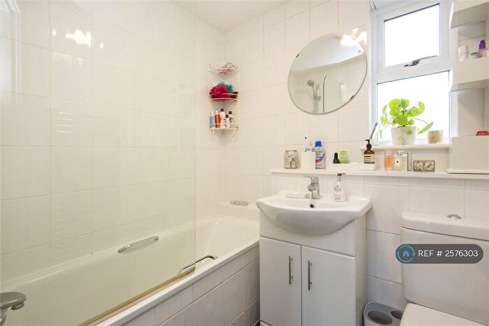 1 Bedroom Flat To Rent In Cadogan Terrace, London, E9