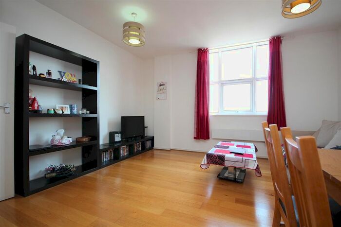 1 Bedroom Flat To Rent In Bromyard House, Bromyard Avenue, Acton W3