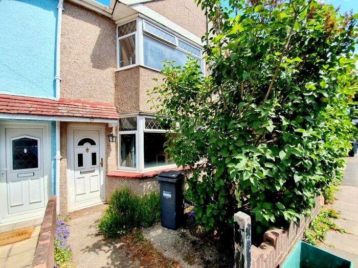 2 Bedroom End Of Terrace House To Rent In Saxon Avenue, Hounslow, Hanworth, TW13