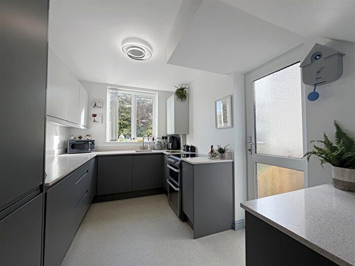 3 Bedroom Detached House For Sale In Elsdale Road, Paignton, TQ4