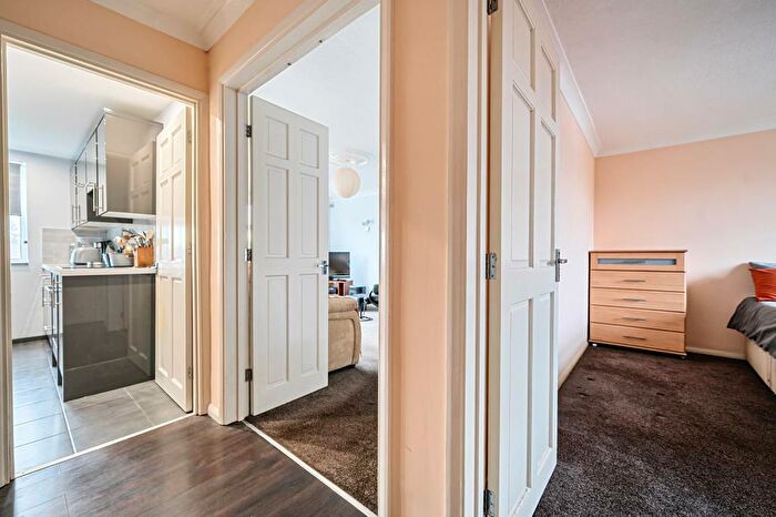 2 Bedroom Flat For Sale In Earley / Shinfield, Berkshire, RG6