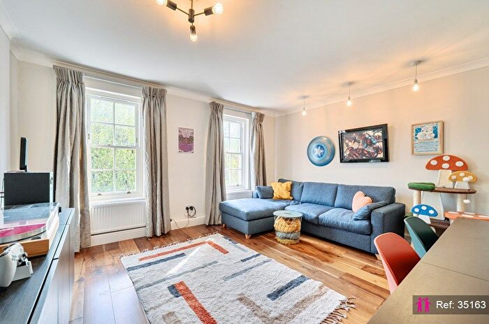 2 Bedroom Flat For Sale In Portpool Lane, London, EC1N