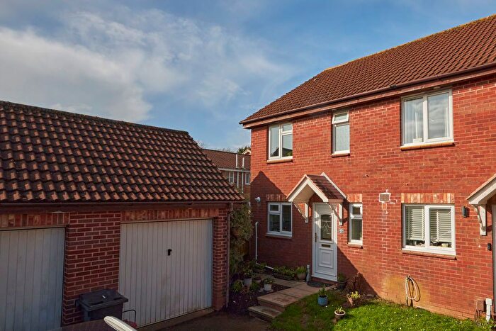 3 Bedroom Semi-detached House For Sale In Round Table Meet, Exeter, EX4