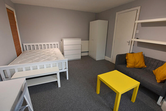 2 Bedroom Flat To Rent In Raleigh Street Nottingham, NG7