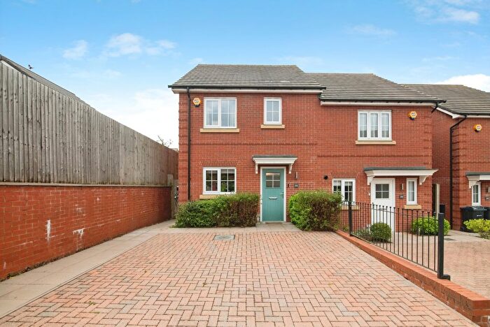 3 Bedroom Semi Detached House For Sale In Hawthorn Way, Birmingham, West Midlands, B38