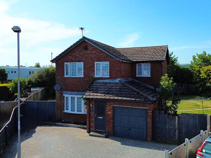 4 Bedroom Detached House For Sale In Donnington Drive, Mudeford, BH23