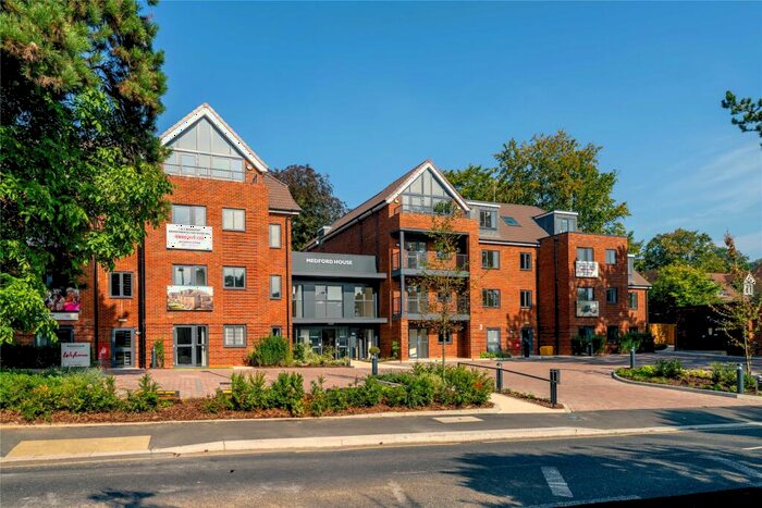 1 Bedroom Apartment For Sale In Woodcote Valley Road, Purley, CR8