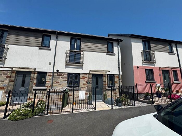 3 Bedroom Semi Detached House For Sale In Halecombe Road, Saltram Meadow. Bed Semi-detached House With Garage And Off-road Parking., PL9