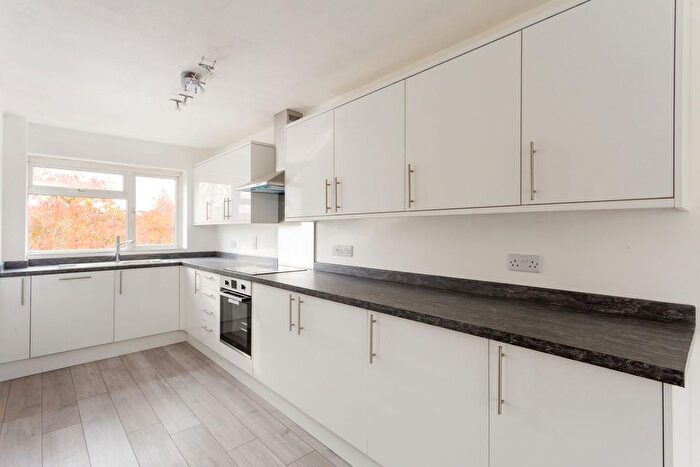 2 Bedroom Flat To Rent In Princes Court, Princes Road, Weybridge, KT13