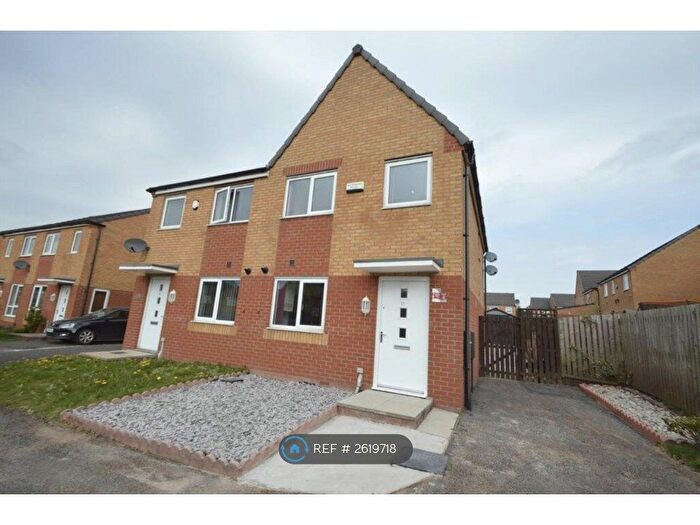 3 Bedroom Semi-Detached House To Rent In Chassen Close, Manchester, M11