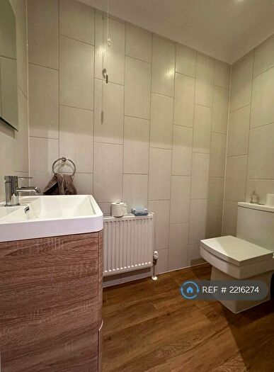 6 Bedroom Semi-Detached House To Rent In Sinclair Grove, London, NW11