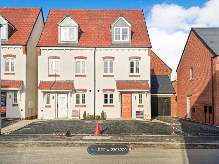 3 Bedroom Semi-Detached House To Rent In Hopper Road, Newark, NG24