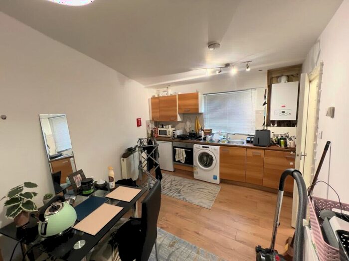 1 Bedroom Flat To Rent In Hendon Lane, Finchley, N3