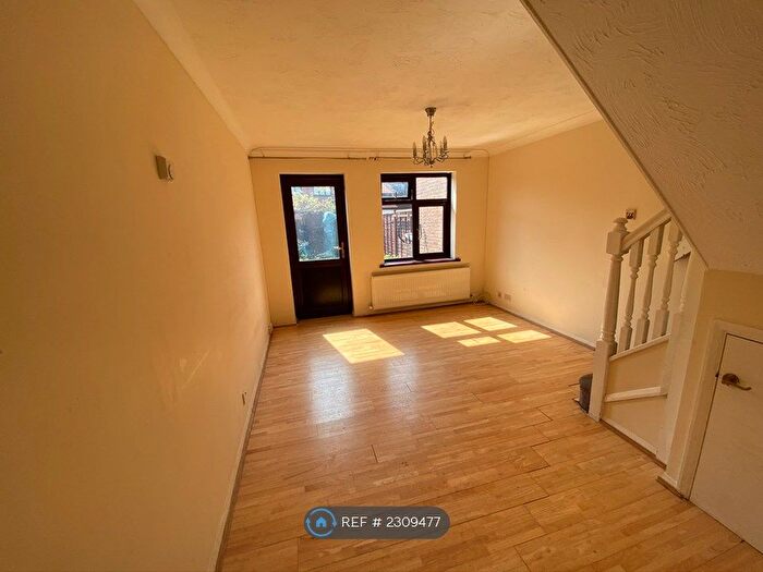 1 Bedroom Semi-Detached House To Rent In Sharpness Close, Hayes, UB4