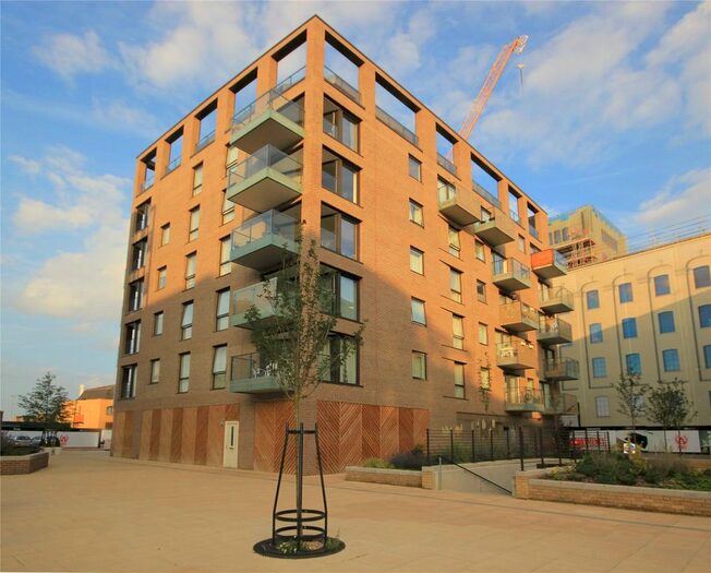 3 Bedroom Flat To Rent In Meade House, Mill Park, Cambridge, CB1