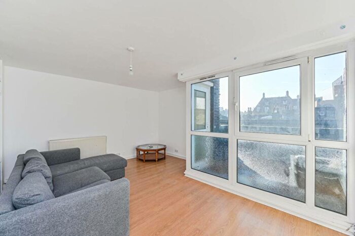 3 Bedroom Flat To Rent In Black Prince Road, Vauxhall, London, SE11