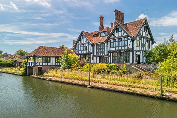 6 Bedroom Country House For Sale In Bolney Road, Lower Shiplake, RG9