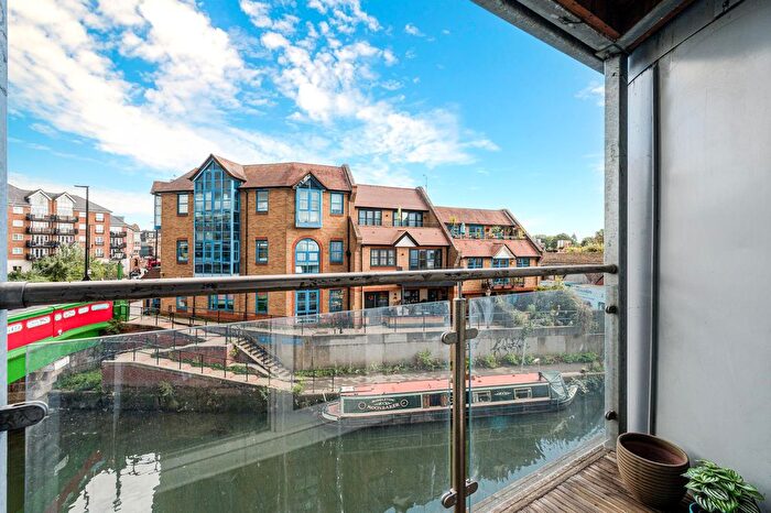 2 Bedroom Flat For Sale In London Road, Brentford, TW8