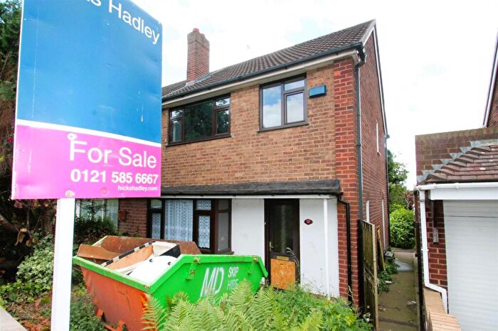 3 Bedroom Semi-Detached House For Sale In Walton Close, Rowley Regis, B65