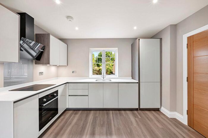 2 Bedroom Apartment For Sale In Queens Road, Weybridge, KT13