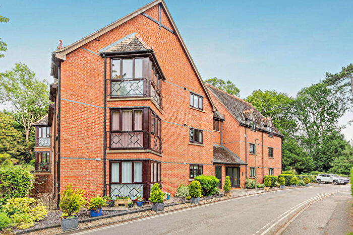 2 Bedroom Flat For Sale In Hornbeam Close, Banbury, OX16