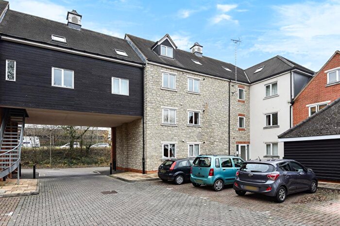 2 Bedroom Flat To Rent In Linacre Court, Headington, OX3