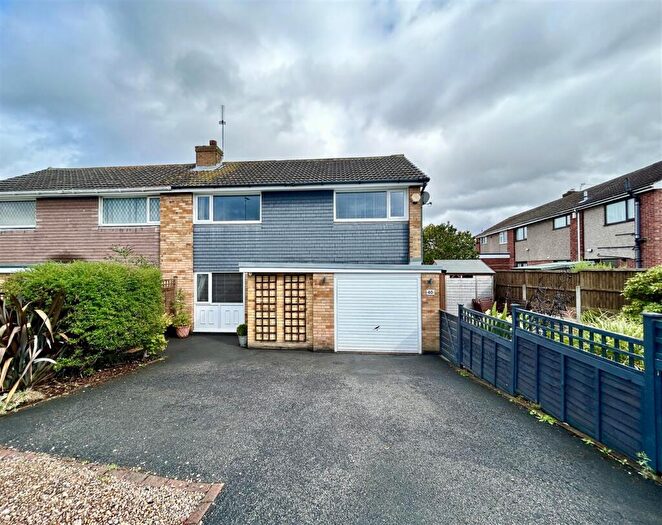 3 Bedroom Semi-Detached House For Sale In Cotswold Drive, Garforth, Leeds, LS25