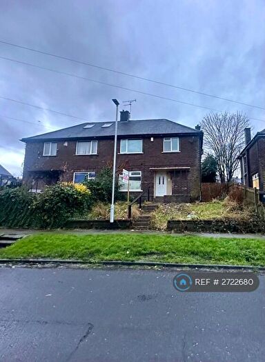 3 Bedroom Semi Detached House To Rent In Roundwood Glen, Bradford, BD10