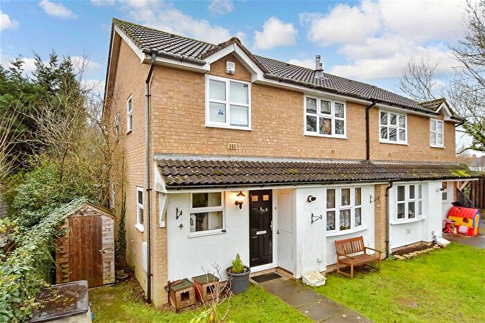 2 Bedroom Terraced House For Sale In Limes Avenue, Horley, Surrey, RH6