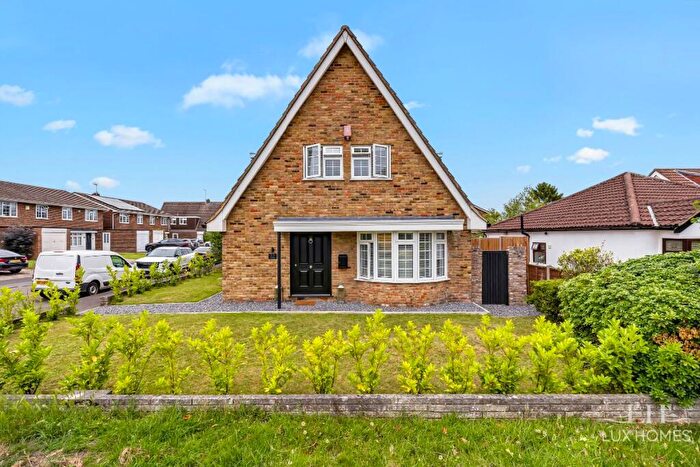 3 Bedroom Detached House For Sale In Willowdene, Brentwood, CM15