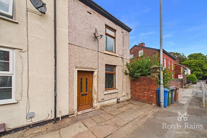 2 Bedroom Terraced House For Sale In Mottram Road, Hyde, Greater Manchester, SK14
