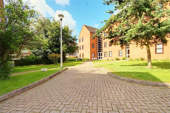 2 Bedroom Flat To Rent In Bennets Lodge, Chase Court Gardens, Chase Court Gardens, Enfield, Middlesex, EN2