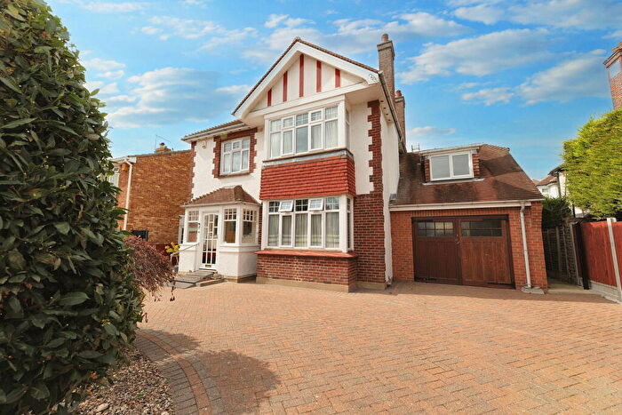 4 Bedroom Detached House For Sale In Albert Gardens, Clacton-on-sea, CO15
