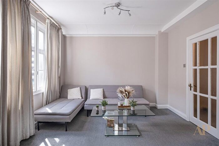 1 Bedroom Flat To Rent In Hertford Street, London, W1J