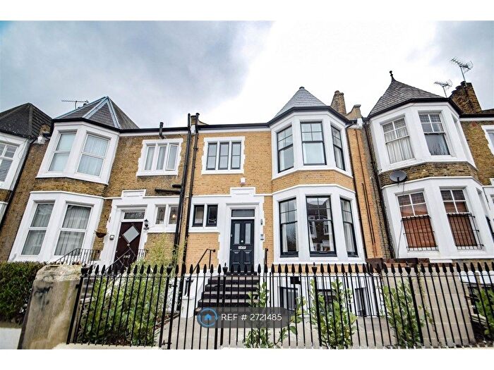 3 Bedroom Flat To Rent In Kyverdale Road, London, N16
