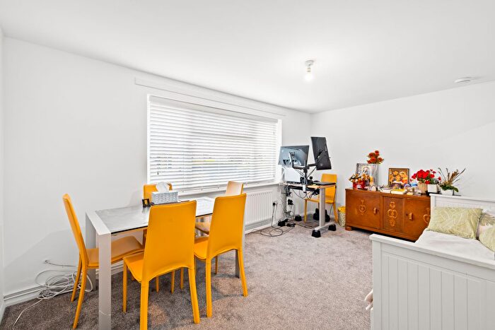 1 Bedroom Flat For Sale In Ref: Gk - The Range, Bramley, GU5