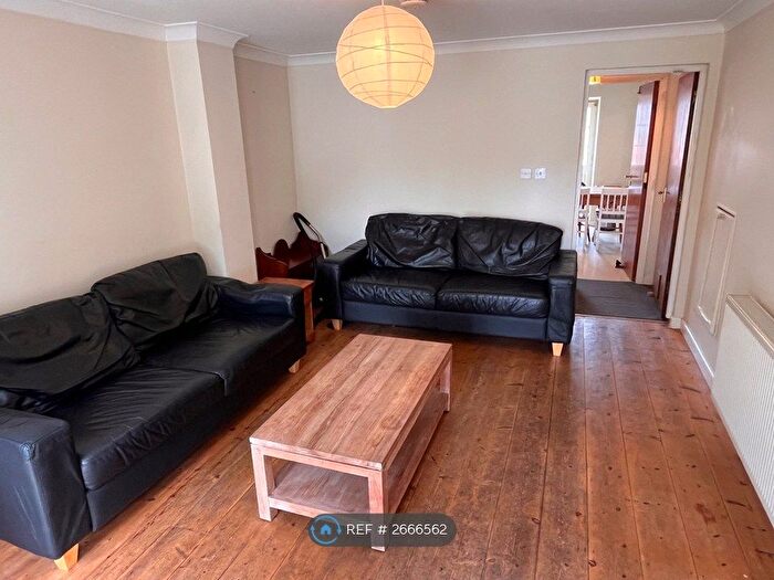 4 Bedroom End Of Terrace House To Rent In Berkeley Close, Southampton, SO15
