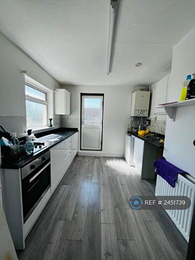 3 Bedroom Flat To Rent In Chesterton Lane, Cirencester, GL7