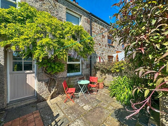 2 Bedroom Cottage For Sale In Cottage Near Town Centre, Helston, TR13