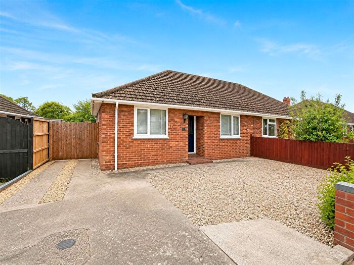 3 Bedroom Semi-Detached Bungalow For Sale In Moore Avenue, Norwich, NR6