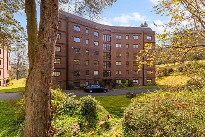 2 Bedroom Flat For Sale In Lythe Hill Park, Haslemere, GU27