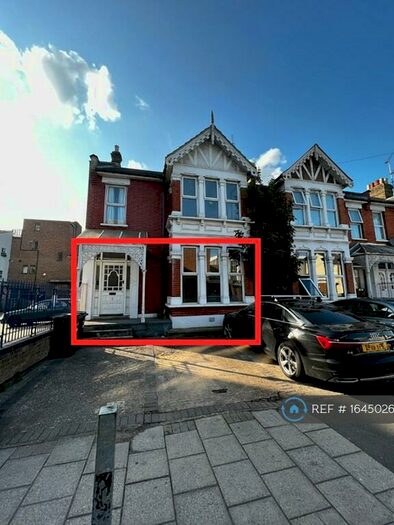 3 Bedroom Flat To Rent In Two/Three Bed Ground Floor Garden, Ilford, IG1