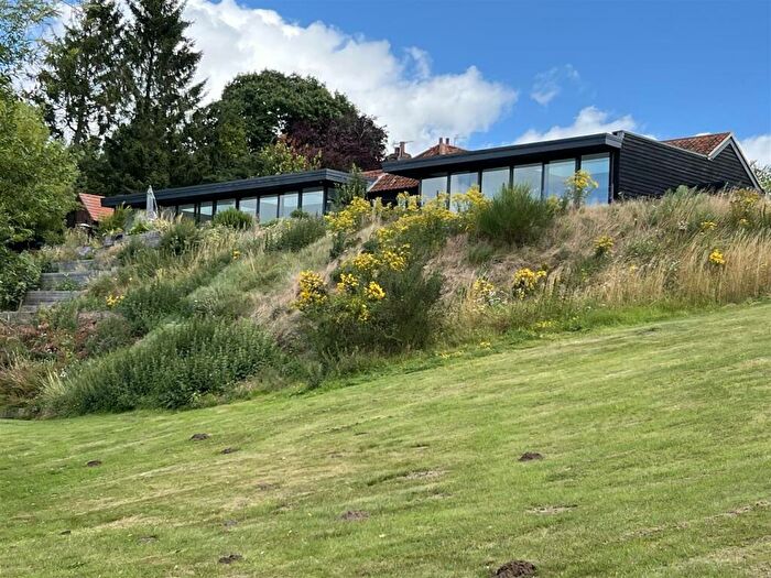 6 Bedroom Barn Conversion For Sale In Lyng, NR9