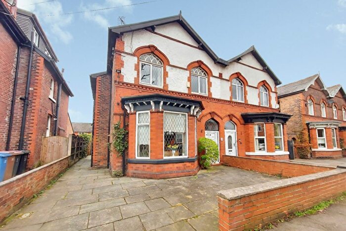 2 Bedroom Semi Detached House For Sale In Hawthorn Avenue, Monton, M30
