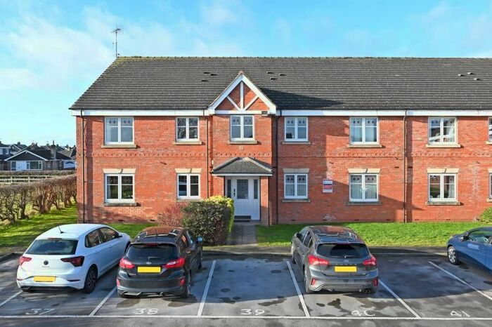 2 Bedroom Flat To Rent In Saddlers Close, Huntington, York, YO32