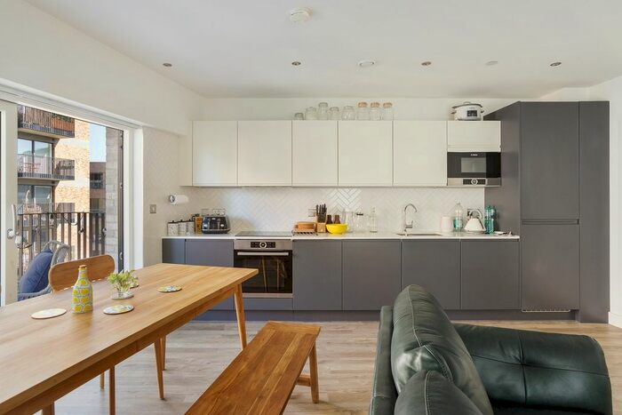 2 Bedroom Flat To Rent In Suntrap Court, Rookwood Way, London, E3