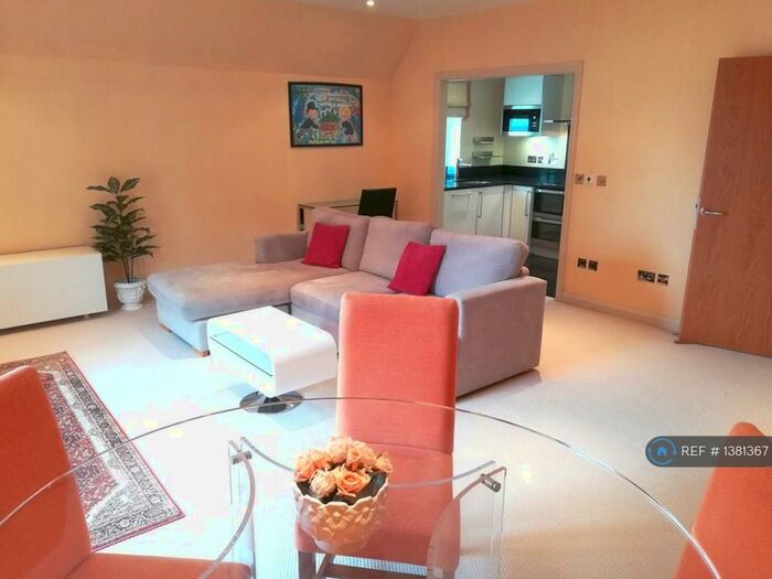 2 Bedroom Flat To Rent In Peel House, Newmarket, CB8