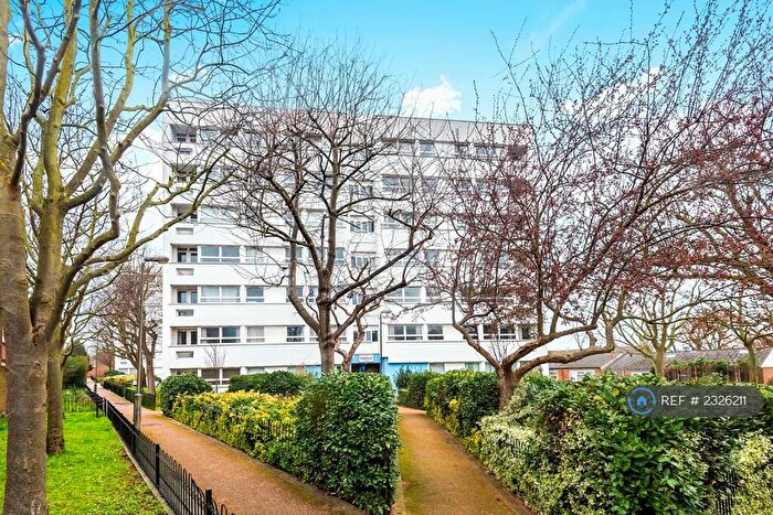 3 Bedroom Flat To Rent In Homemead, London, SW12